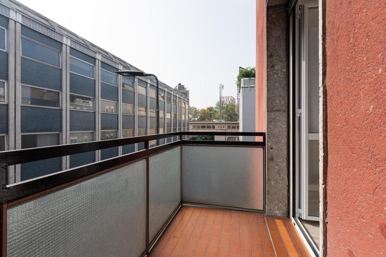 Cagnola Cozy Apartament With Balcony Milan Exterior photo